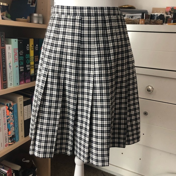 Black and White Plaid Pleated Tennis Skirt - Picture 3 of 6